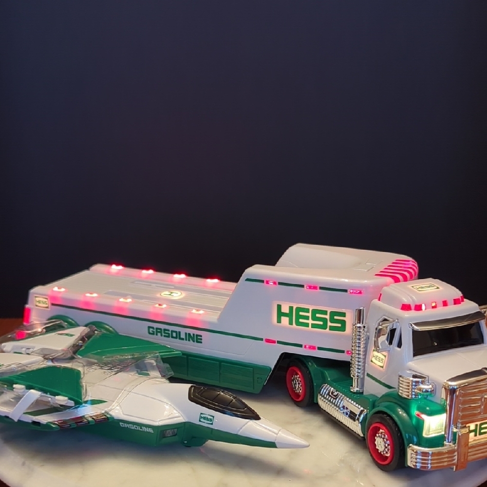 2010 Hess Toy Truck and Jet - Green and White - Picture 12 of 17